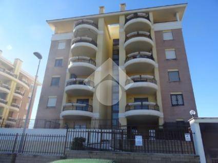 appartamento in vendita a Pomezia in zona Torvaianica