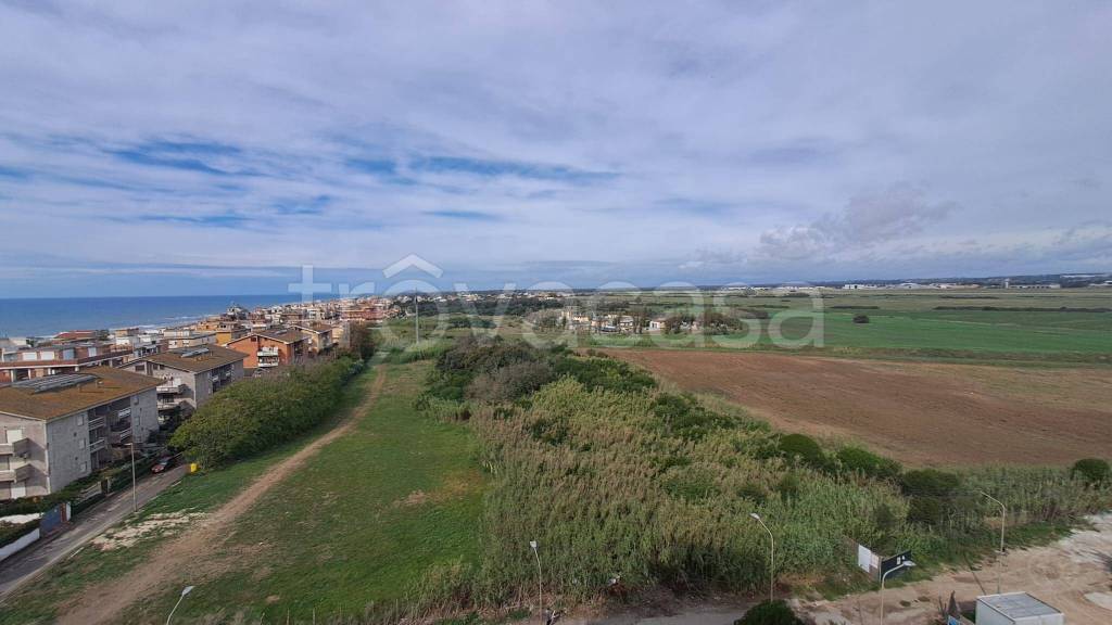 appartamento in vendita a Pomezia in zona Torvaianica