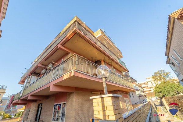 appartamento in vendita a Pomezia in zona Torvaianica