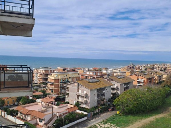 appartamento in vendita a Pomezia in zona Torvaianica