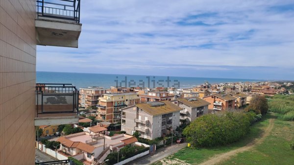 appartamento in vendita a Pomezia in zona Torvaianica