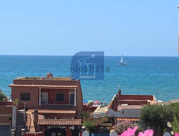 appartamento in vendita a Pomezia in zona Torvaianica