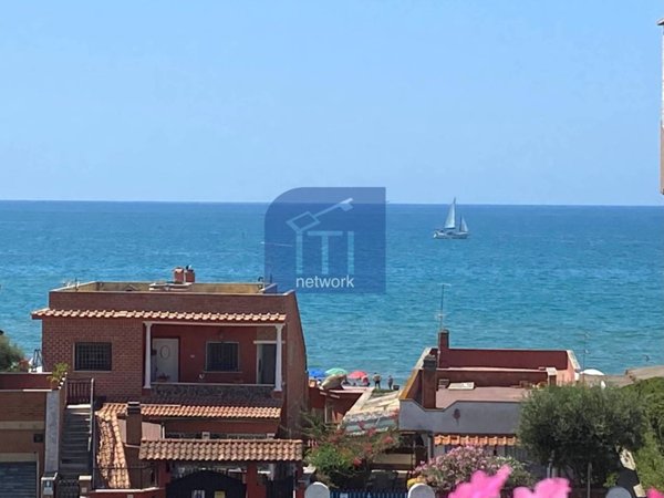 appartamento in vendita a Pomezia in zona Torvaianica