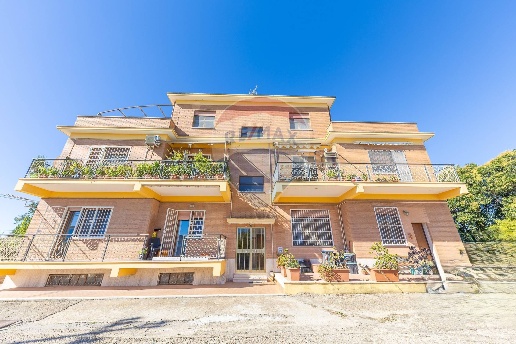 appartamento in vendita a Pomezia in zona Santa Palomba