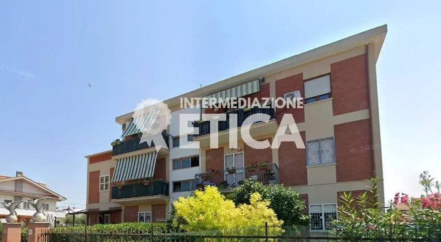 appartamento in vendita a Pomezia in zona Torvaianica