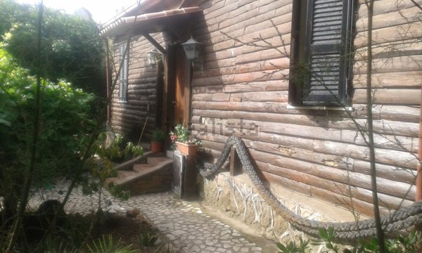 casa indipendente in vendita a Pomezia