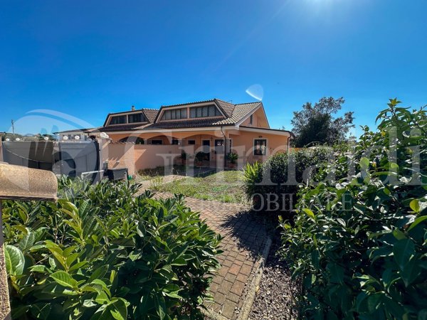 casa indipendente in vendita a Pomezia in zona Campo Jemini