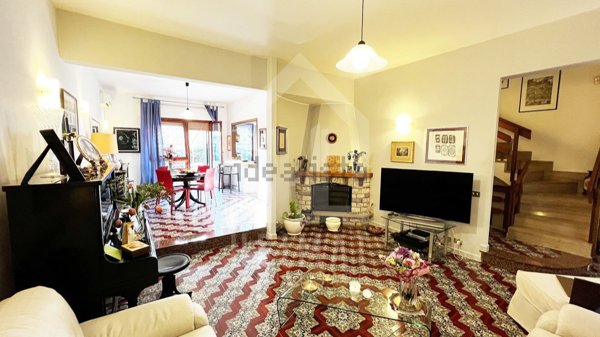 casa indipendente in vendita a Pomezia in zona Torvaianica