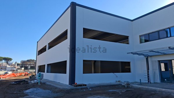 capannone in vendita a Pomezia