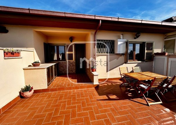 casa indipendente in vendita a Pomezia