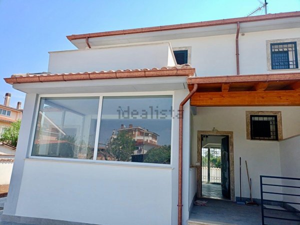 casa indipendente in vendita a Pomezia