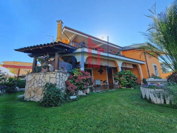 casa indipendente in vendita a Pomezia