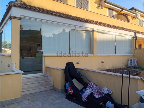 casa indipendente in vendita a Pomezia in zona Castagnetta