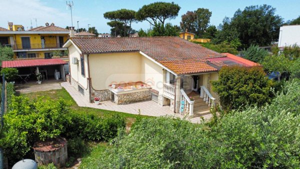 casa indipendente in vendita a Pomezia