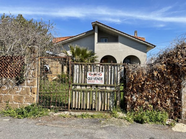 casa indipendente in vendita a Pomezia