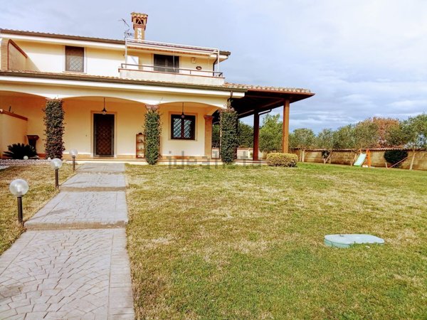 casa indipendente in vendita a Pomezia in zona Campo Jemini