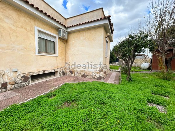 casa indipendente in vendita a Pomezia in zona Campo Jemini