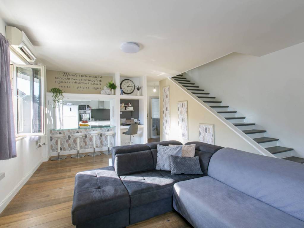 casa indipendente in vendita a Pomezia in zona Campo Selva