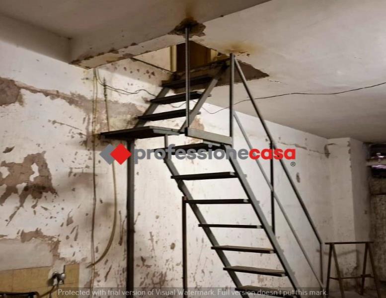 locale commerciale in vendita a Pomezia