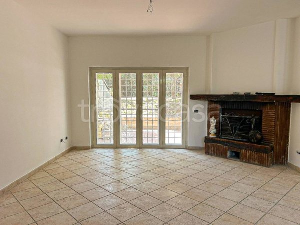 casa indipendente in vendita a Pomezia