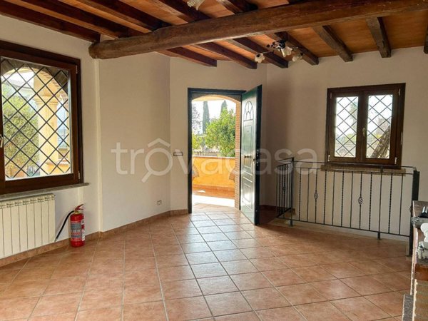 casa indipendente in vendita a Pomezia