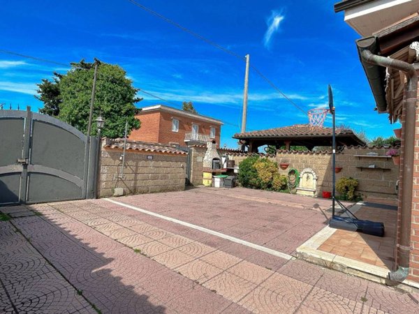 casa indipendente in vendita a Pomezia in zona Campo Jemini