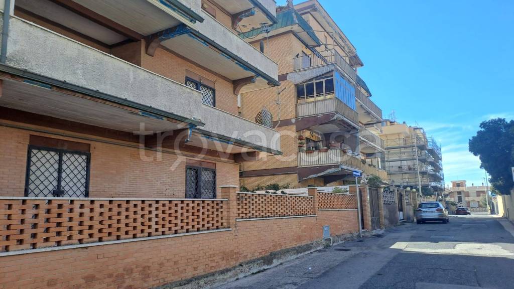 appartamento in vendita a Pomezia in zona Torvaianica