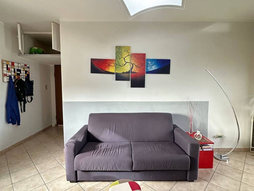 appartamento in vendita a Pomezia in zona Pratica di Mare