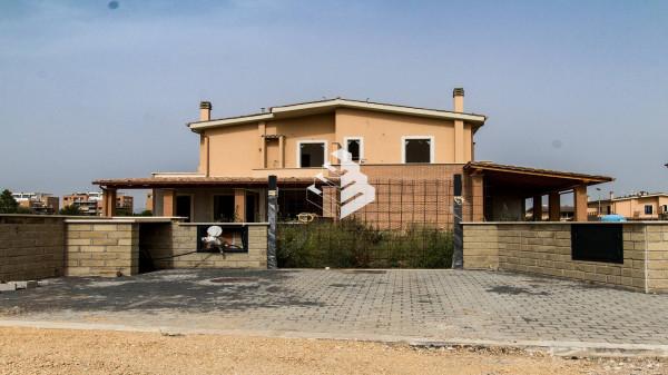 casa indipendente in vendita a Pomezia