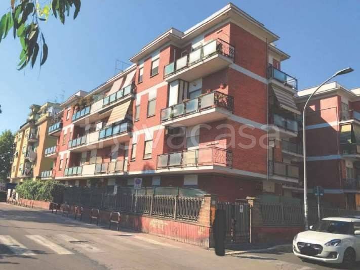 appartamento in vendita a Pomezia in zona Torvaianica