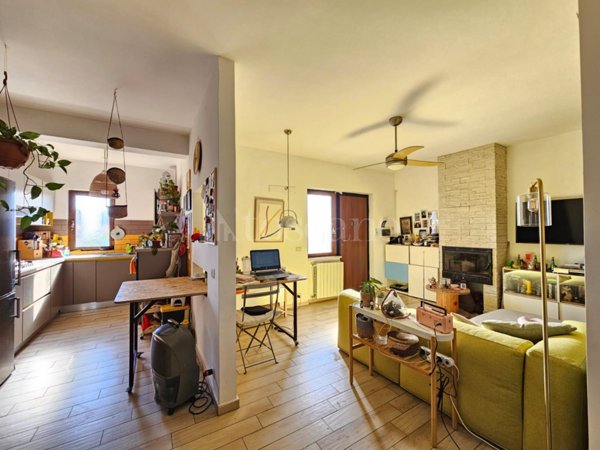 casa indipendente in vendita a Pomezia in zona Torvaianica