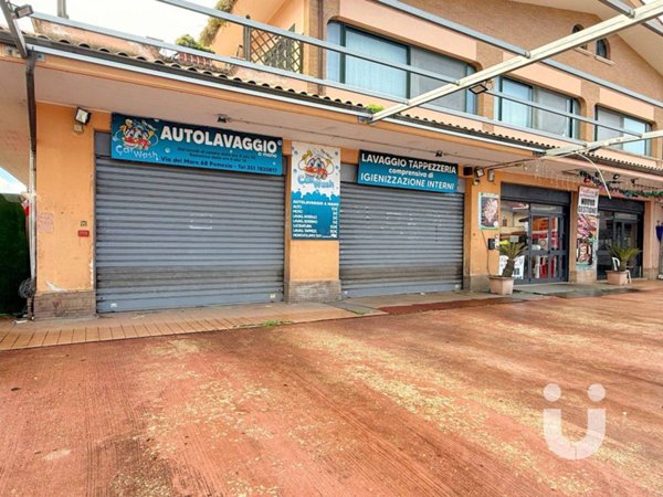 negozio in vendita a Pomezia in zona Pratica di Mare