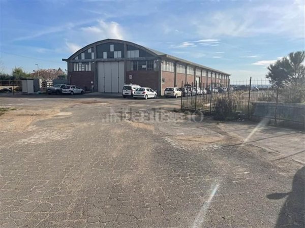 capannone in vendita a Pomezia