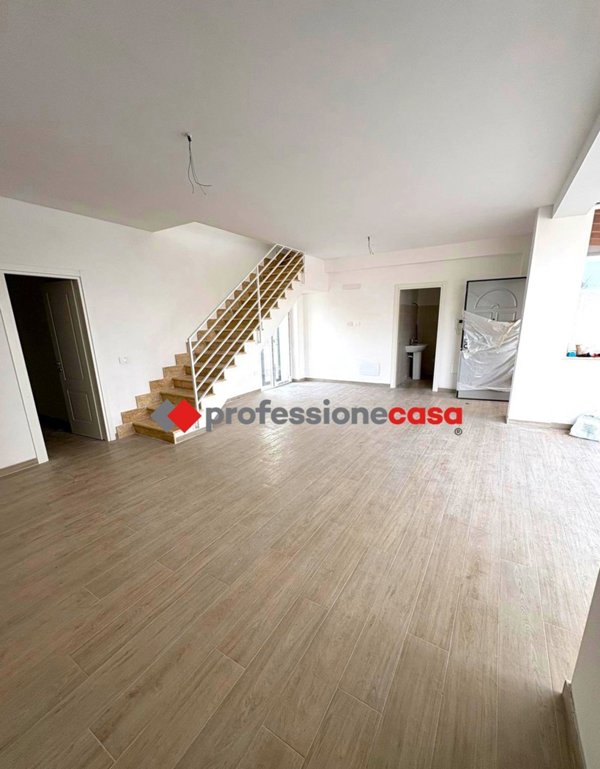 casa indipendente in vendita a Pomezia in zona Castagnetta