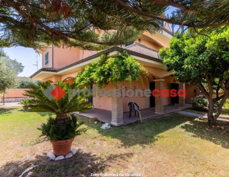 casa indipendente in vendita a Pomezia