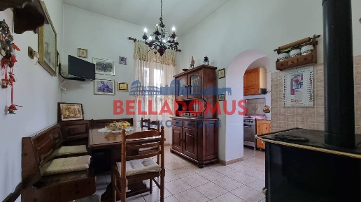 casa indipendente in vendita a Pomezia in zona Castagnetta