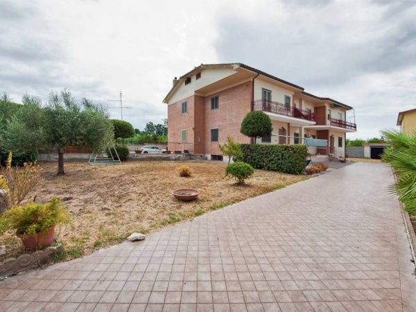 casa indipendente in vendita a Pomezia in zona Campo Selva