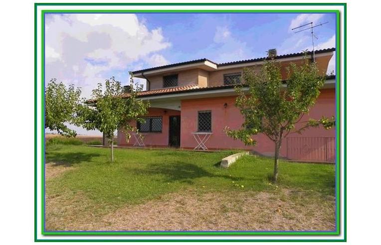 casa indipendente in vendita a Pomezia