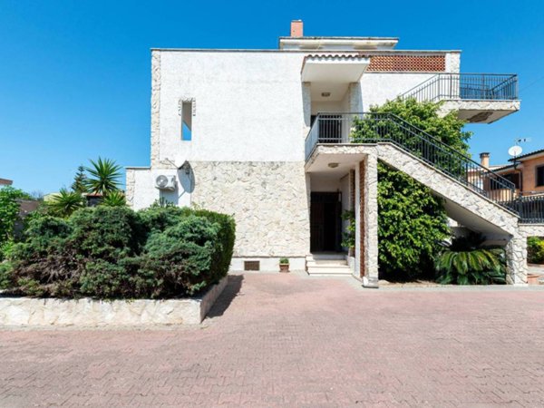 casa indipendente in vendita a Pomezia in zona Campo Ascolano