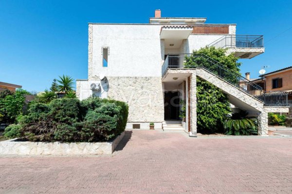 casa indipendente in vendita a Pomezia in zona Campo Ascolano