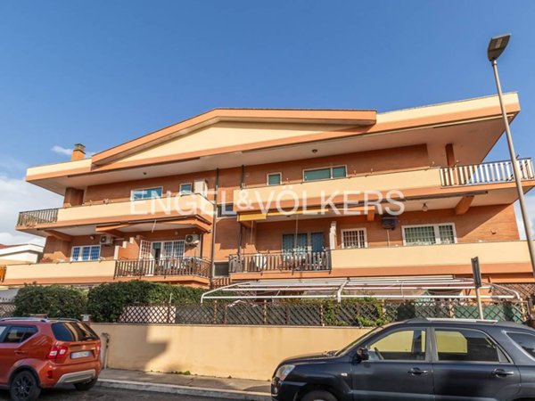 appartamento in vendita a Pomezia in zona Torvaianica