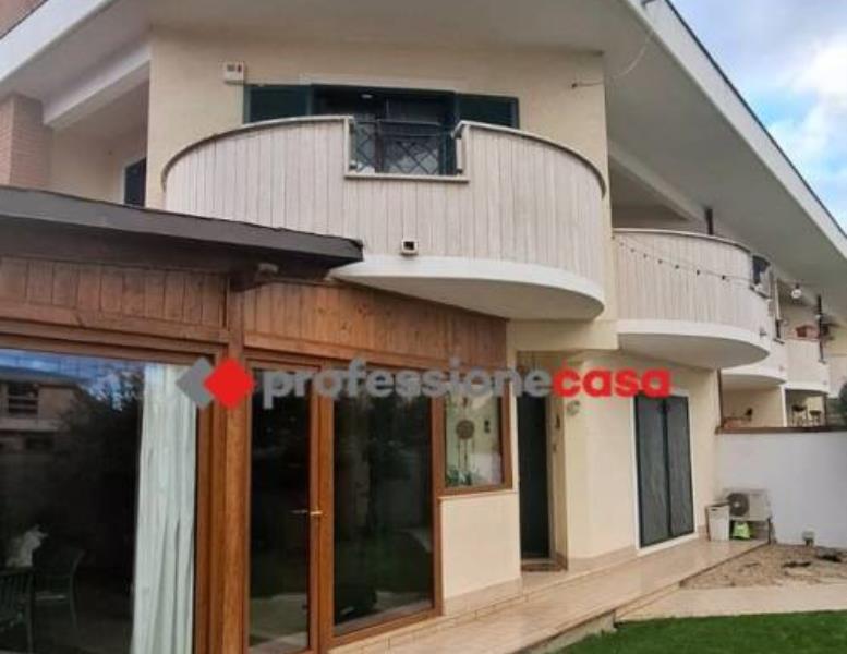 casa indipendente in vendita a Pomezia