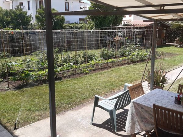 casa indipendente in vendita a Pomezia in zona Campo Ascolano