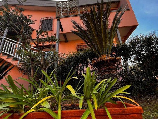 casa indipendente in vendita a Pomezia