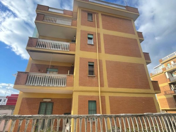 appartamento in vendita a Pomezia in zona Torvaianica