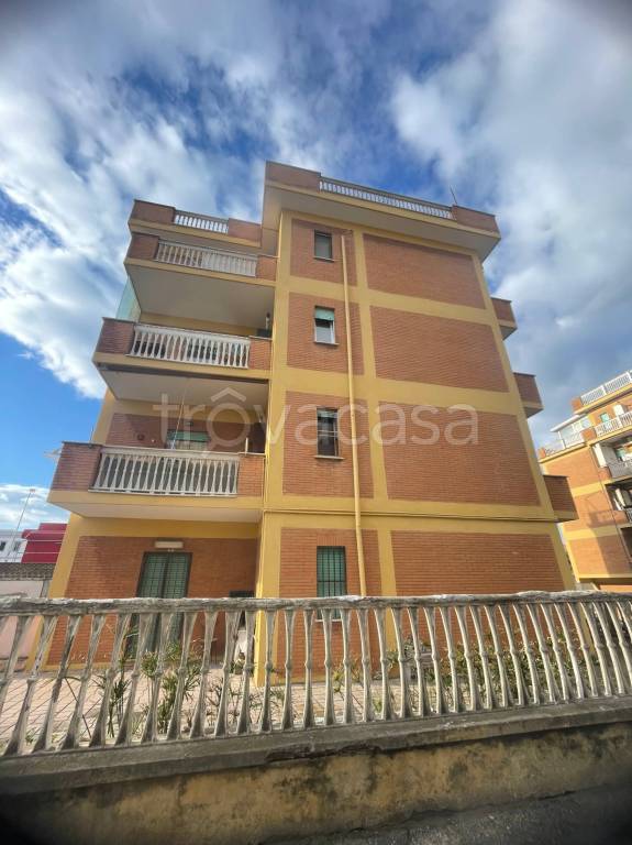 appartamento in vendita a Pomezia in zona Torvaianica