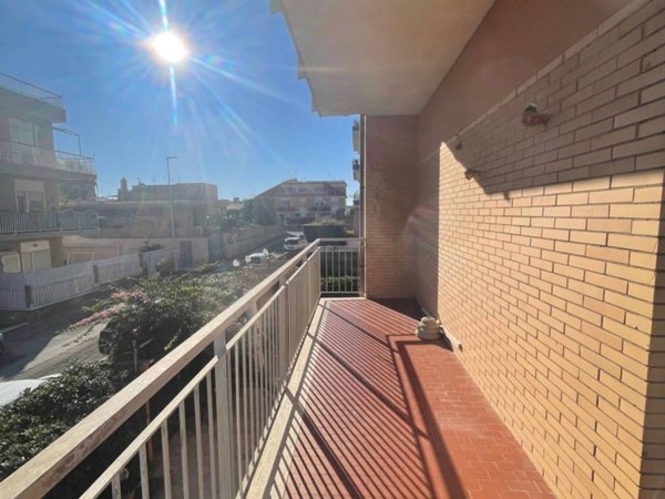 appartamento in vendita a Pomezia in zona Torvaianica