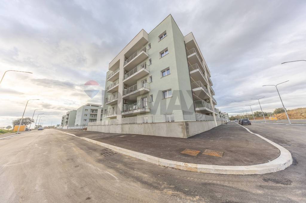 appartamento in vendita a Pomezia in zona Pratica di Mare