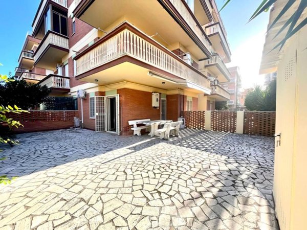 appartamento in vendita a Pomezia in zona Torvaianica