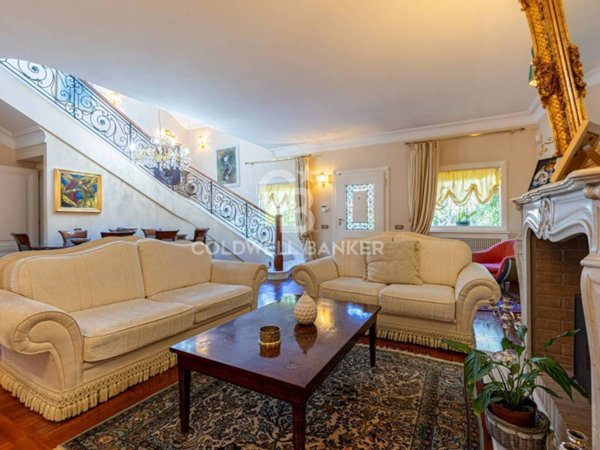 casa indipendente in vendita a Pomezia